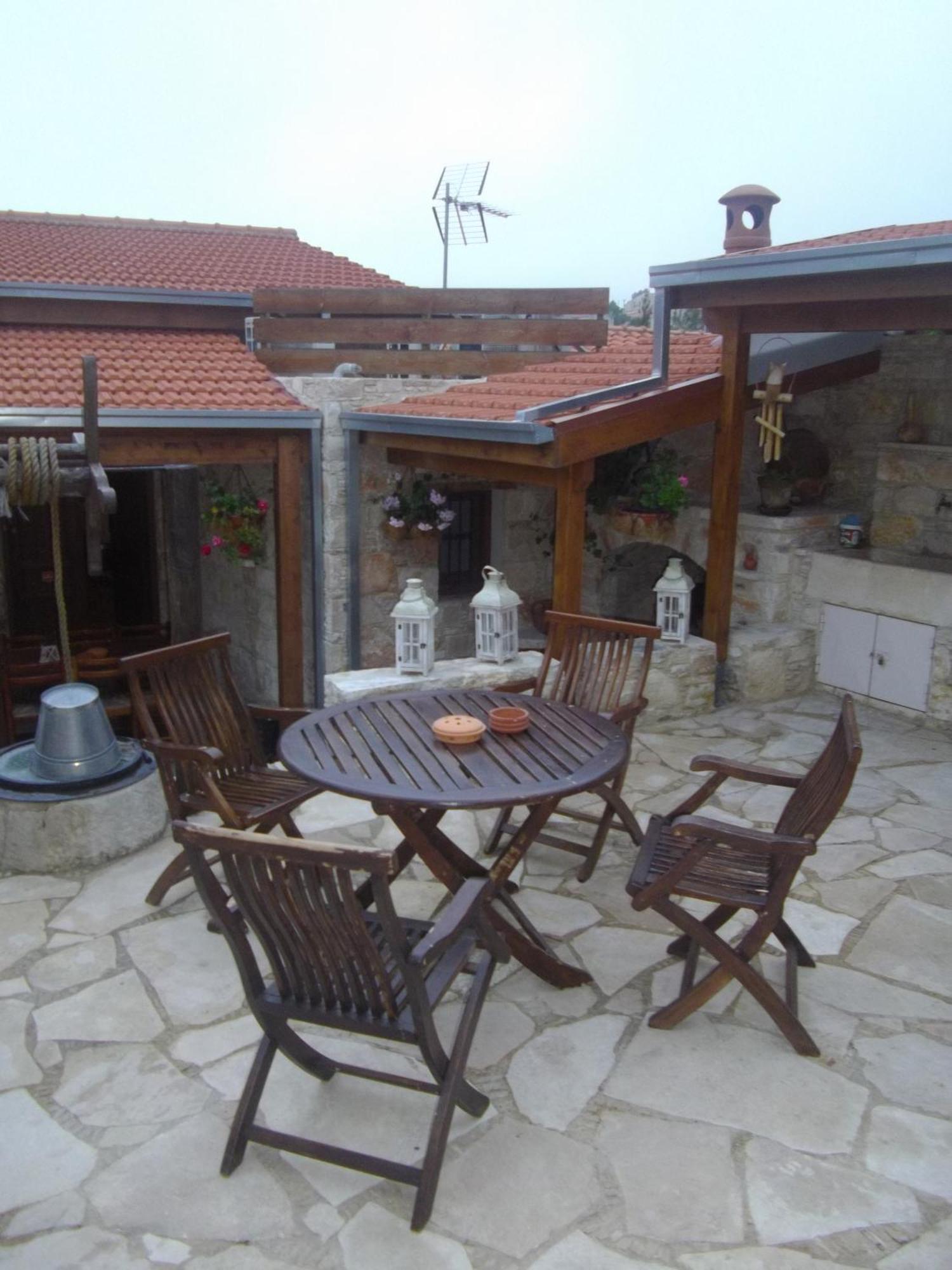 Xenios Cottages Lofou Habitación foto