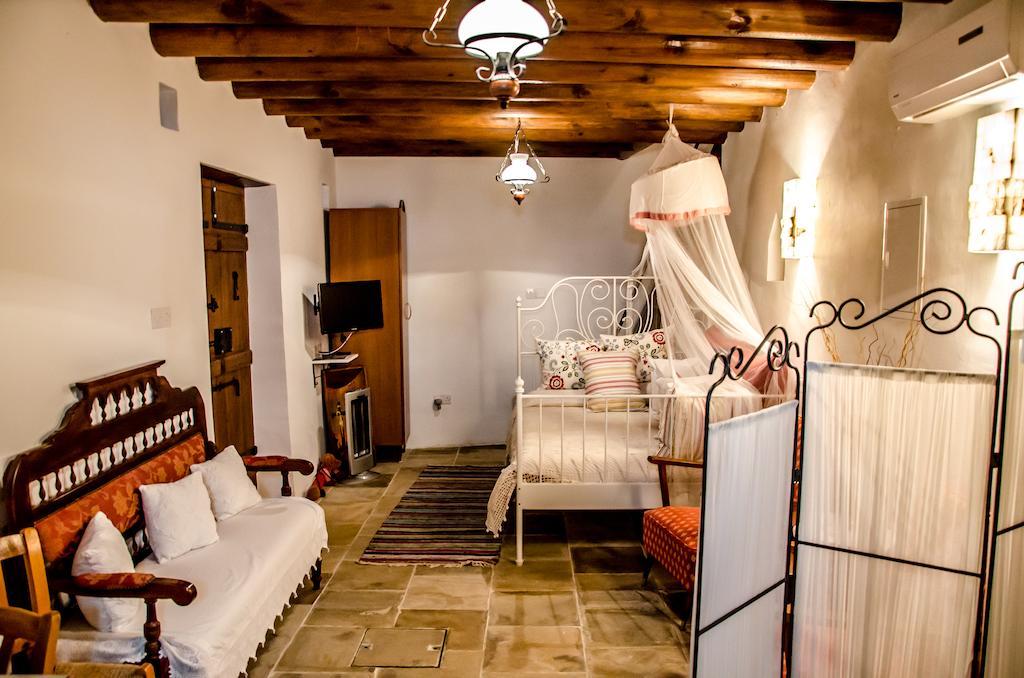 Xenios Cottages Lofou Habitación foto